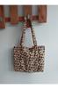 Женская стильная и полезная сумка через плечо с леопардовым узором