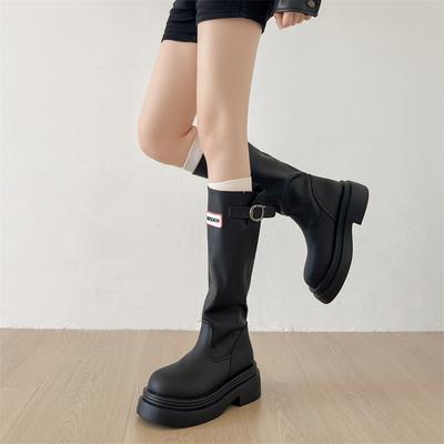 Ретро красные премиальные ботинки на толстой подошве женские ботинки 2025 новый осенний сезон с юбкой тонкие рыцарские ботинки