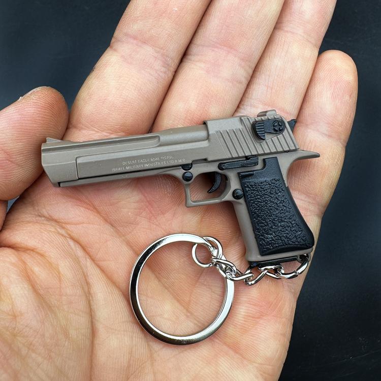 1:4 Металлический игрушечный пистолет Desert Eagle, модель мини-сплавного брелока, реальный вид, коллекция Pubg Prop, креативная подвесная подарочная игрушка для мальчиков и взрослых