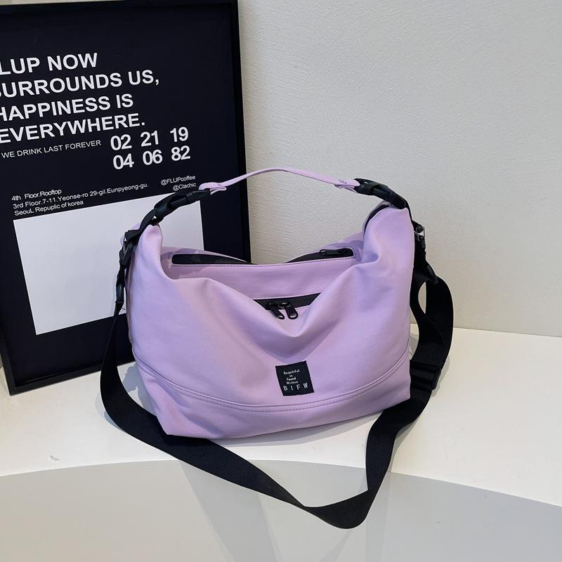 Новая женская сумка через плечо модная личность повседневная 2025 летняя сумка тренд нишевый дизайн сумка-тоут сумка-мессенджер