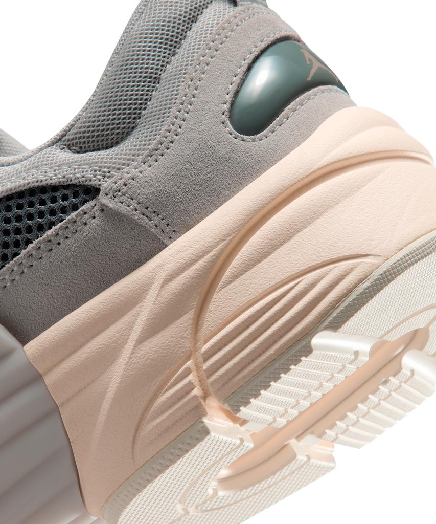 Nike Jordan Trunner O/S M - Light Iron Ore:Smoke Grey:Chalk:Legend Medium Brown / Ib3722-011