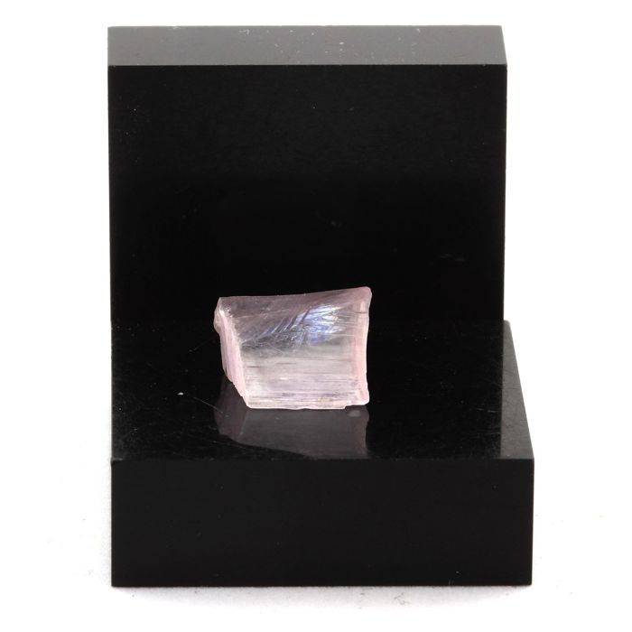 Pierres et Minéraux. Kunzite. 5.92 ct. Konar Province, Afghanistan.