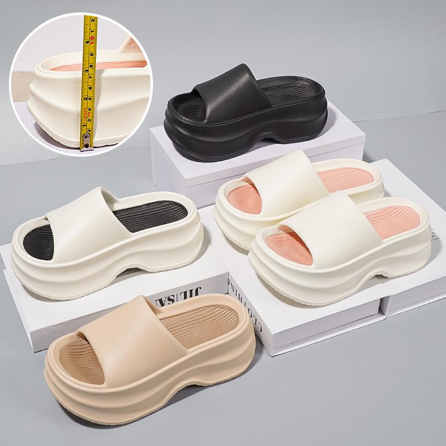 Новые летние женские сандалии на платформе, пляжные тапочки на каблуке, модные удобные шлепанцы на плоской подошве, уличная мягкая домашняя обувь с облаками
