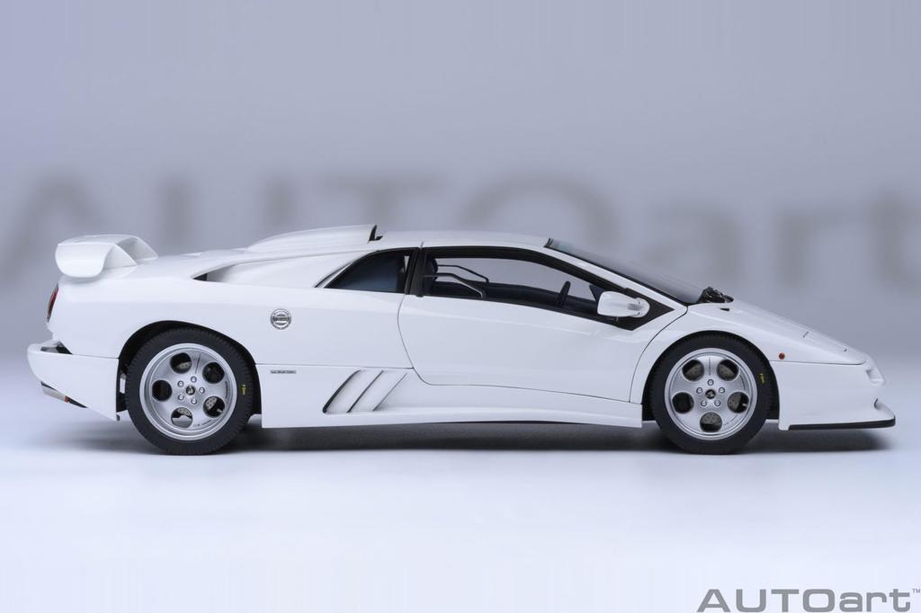 AUTOart Lamborghini Diablo SE30 Jota White Готовый продукт 1/18