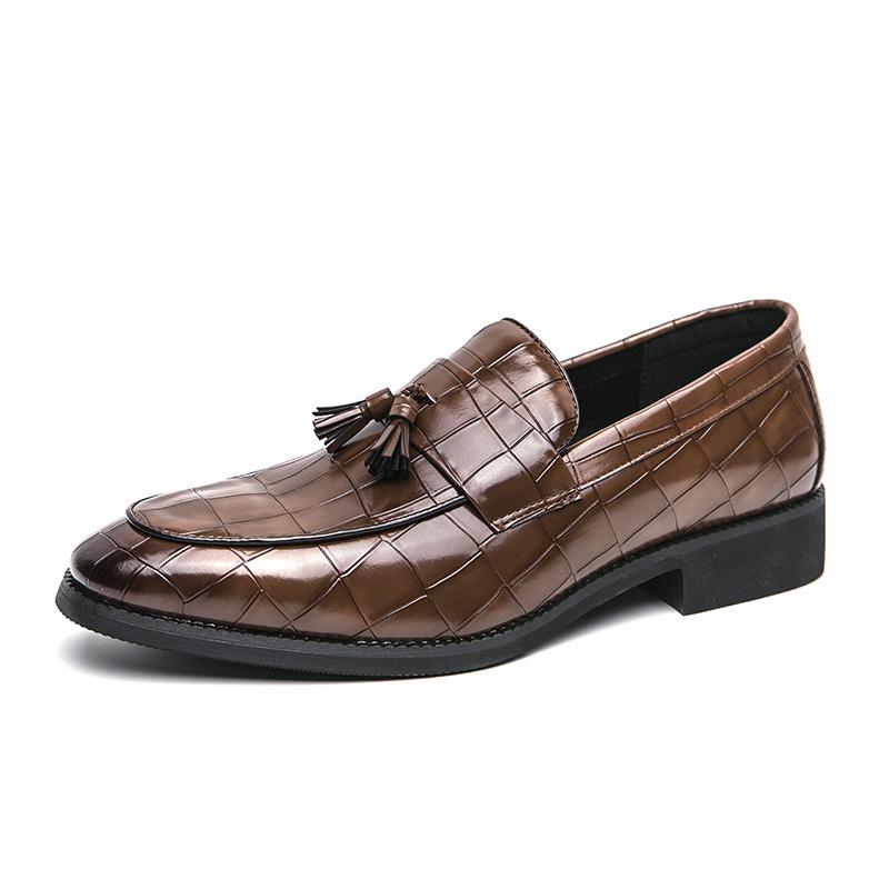 Fashion Vintage Elegantes Slip On Loafers New Breathable Moccasins Driving Design Casual Shoes for Men Fashion Male Wedding Dress Shoes