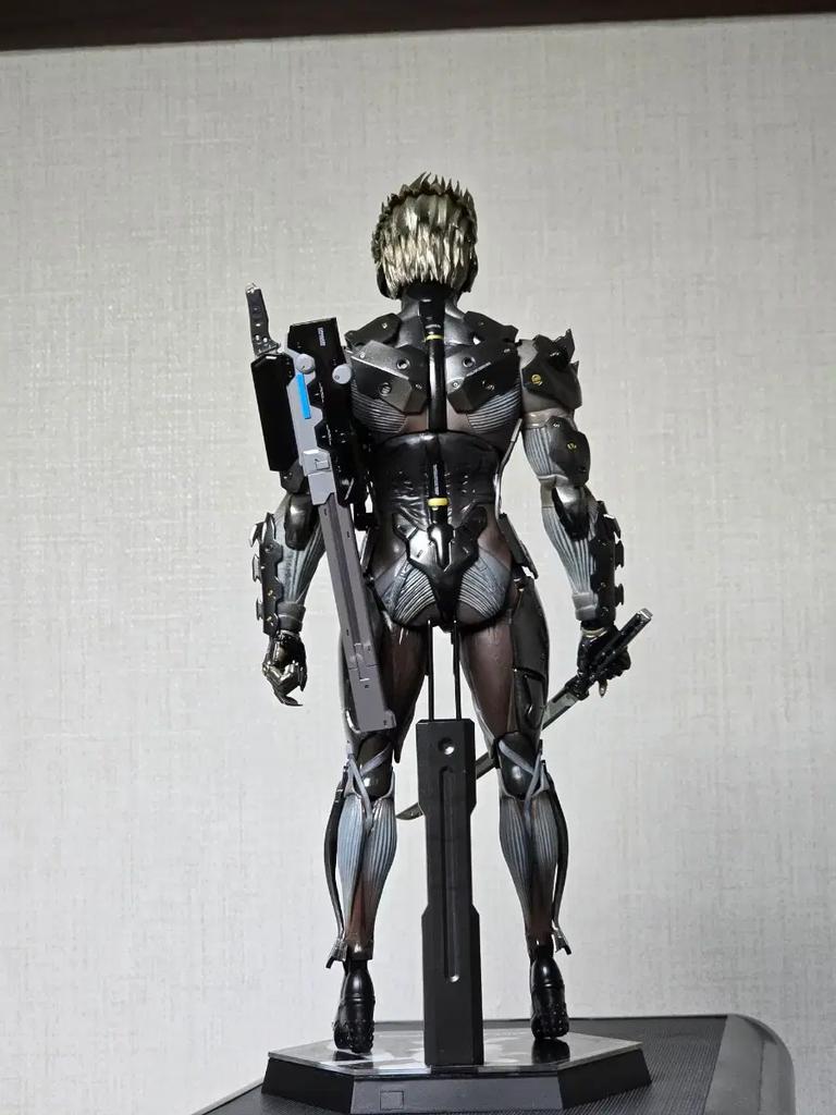 Hot Toys Metal Gear Raiden Figure Used
