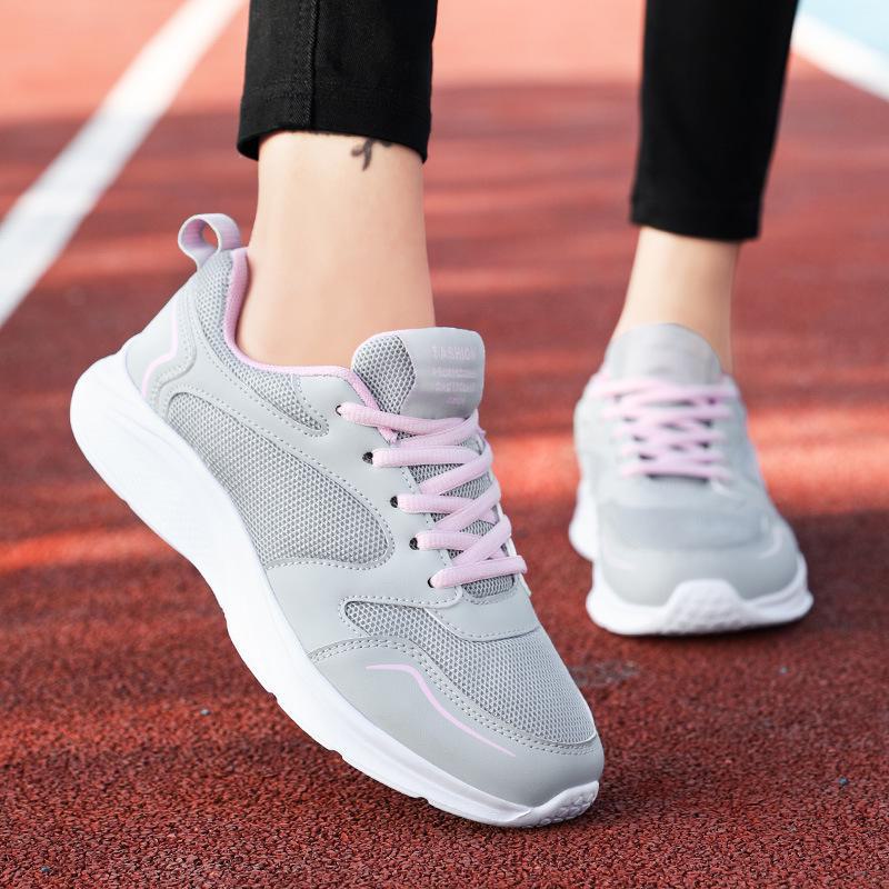 Женская черная сетчатая дышащая спортивная обувь Jinjiang - легкая весенне-летняя обувь для бега и повседневных путешествий для студентов