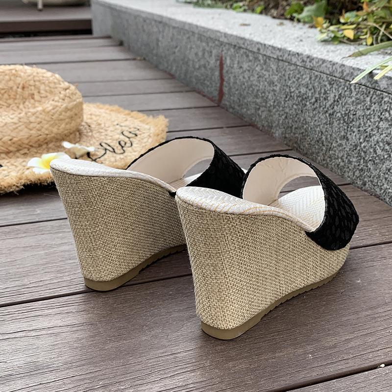 Тапочки женские босоножки на каблуке женская обувь на каблуке платформа одно слово тапочки дизайнерские замшевые туфли на танкетке большого размера водонепроницаемые летние новые