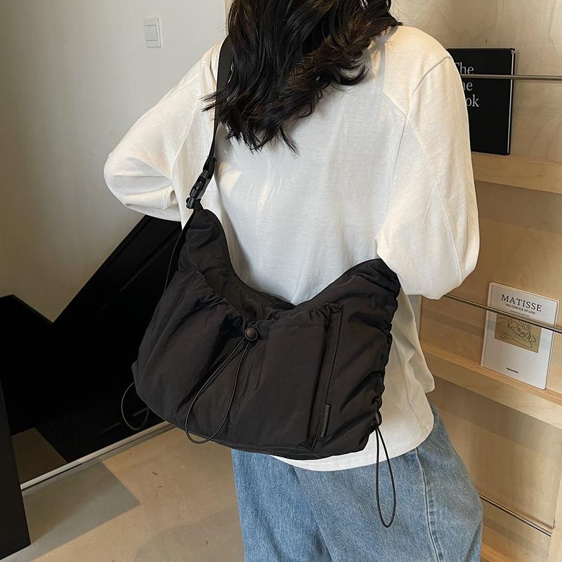 Nylon Crossbody Bag Women's Lightweight Large Capacity Shoulder Bag Commuter Dumpling Bag