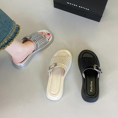 Корейская версия крутых шлепанцев на толстой подошве для женщин, для ношения летом 2025 года, новые феи с юбкой, плетеные шлепанцы с вырезами на одном слове