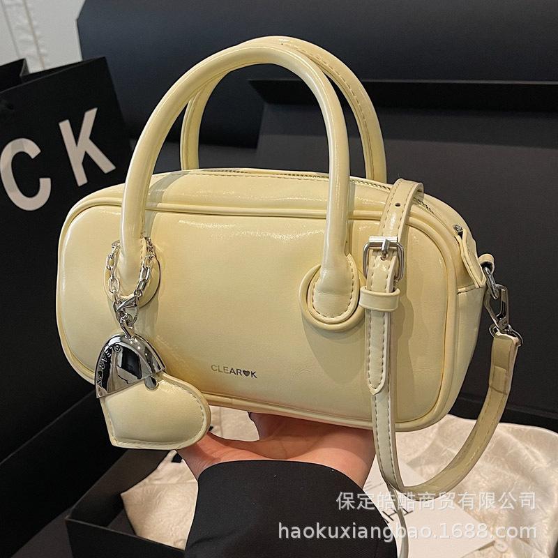 Premium texture simple casual commuter handbag women's 2025 spring new trend versatile messenger pillow bag