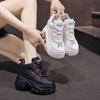 Белые массивные кроссовки на скрытой платформе для женщин, дышащие, на шнуровке, на высокой платформе, женские 10 см, осенние, нескользящие кроссовки на толстой подошве