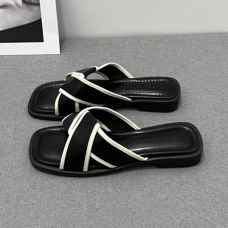 High-value slippers for women's summer outer wear 2025 new indoor flat-bottomed ins cross beach one-word cool slippers for women