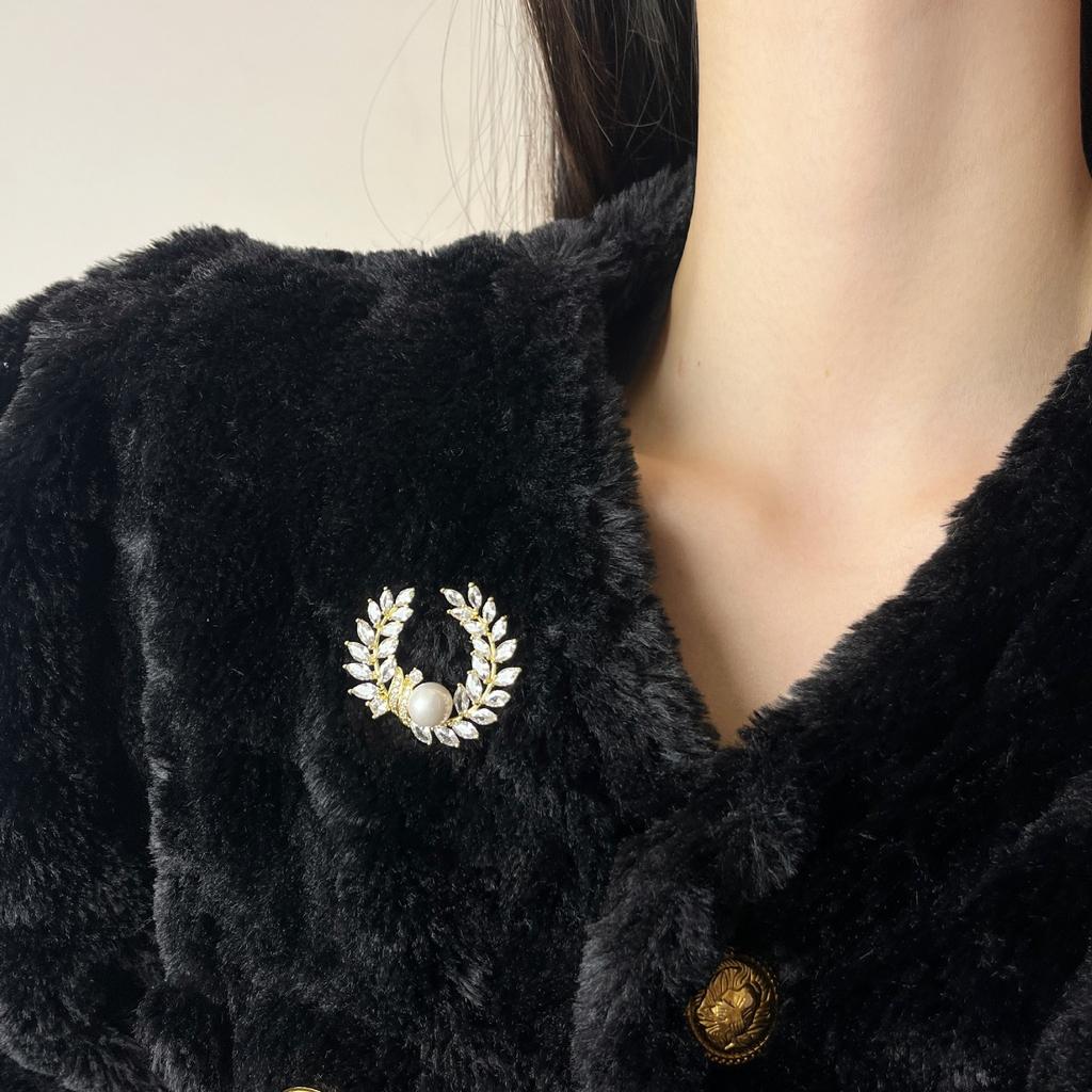 Light Luxury Zircon Wheat Ear Pearl Brooch Female Niche Design High-End High-End Anti-Light Buckle Pin Temperament Brooch