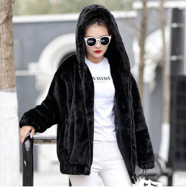 Куртка с капюшоном из утолщенного хлопка с имитацией меха кролика, женская, средней и длинной длины, зима 2024 года, новая корейская версия, свободная, плюшевая, с длинными рукавами