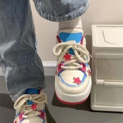 Белые кроссовки на платформе, весенние новинки, нишевый дизайн, универсальная спортивная обувь