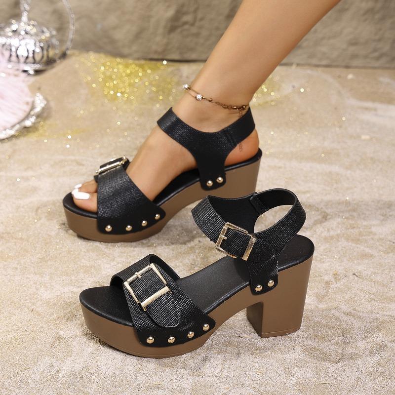 Женские сандалии на массивном каблуке широкой полноты, шлепанцы с одинарным ремешком и пряжкой, с заклепками, летние оптовые сандалии в наличии