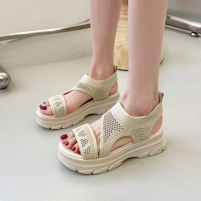 Женские модные сандалии в спортивном стиле