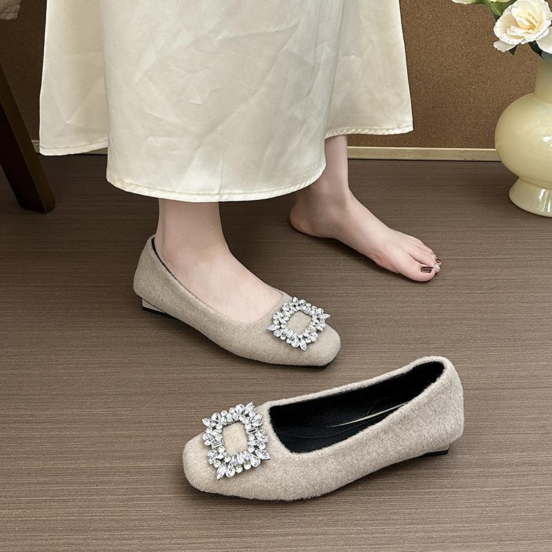 Французские вечерние туфли 2025 осень новинка плоская подошва квадратный носок маленький ароматный ветер одна педаль нежные с мелким вырезом одинарные туфли женская обувь