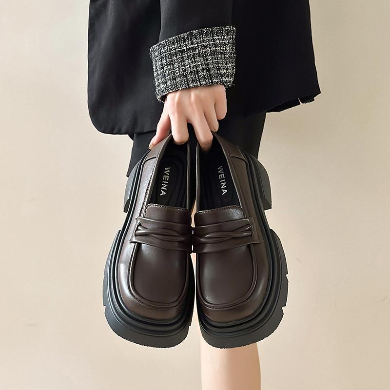 Туфли женские кожаные на толстом каблуке в британском стиле на платформе, новинка 2024 года, весенне-осенняя женская обувь с одной педалью, одинарные туфли, черные мокасины