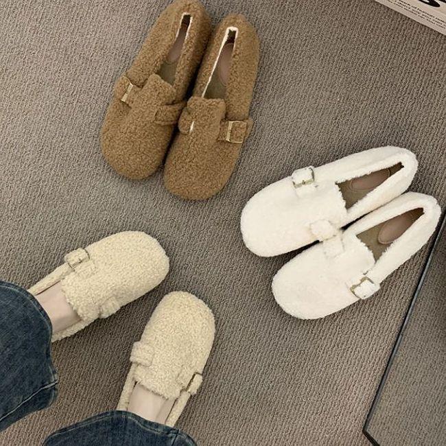 Пушистые туфли на плоской подошве для женской верхней одежды 2025 новая осень и зима обувь на одной педали с мехом нежный белый Мэри Джейн хлопковые туфли