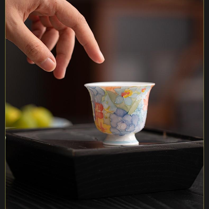 Цзиндэчжэнь Ручная роспись Подглазурная роспись Узор «Тысяча цветов» Чайная чашка Наслоенная глазурь Тонкий фарфор Керамика Посуда для чая Гунфу Для личного использования