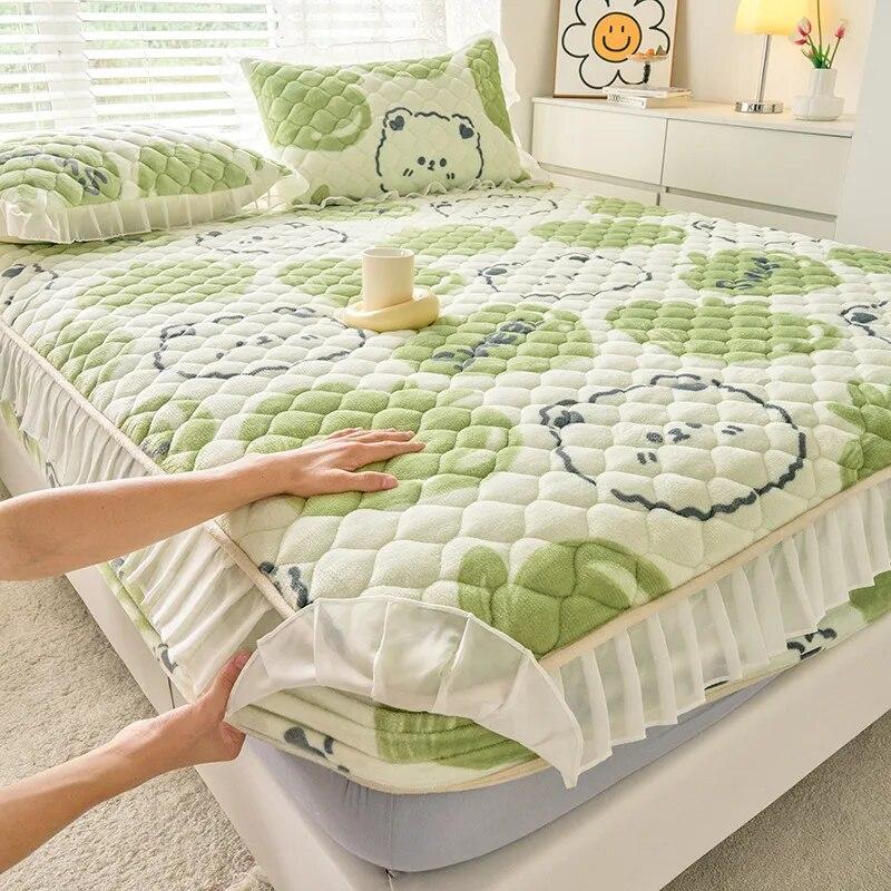 Зимний теплый молочный бархатный комплект простыней, милая простыня на подкладке с героями мультфильмов и 2 наволочками, нескользящий наматрасник, двуспальное покрывало размера «king-size»