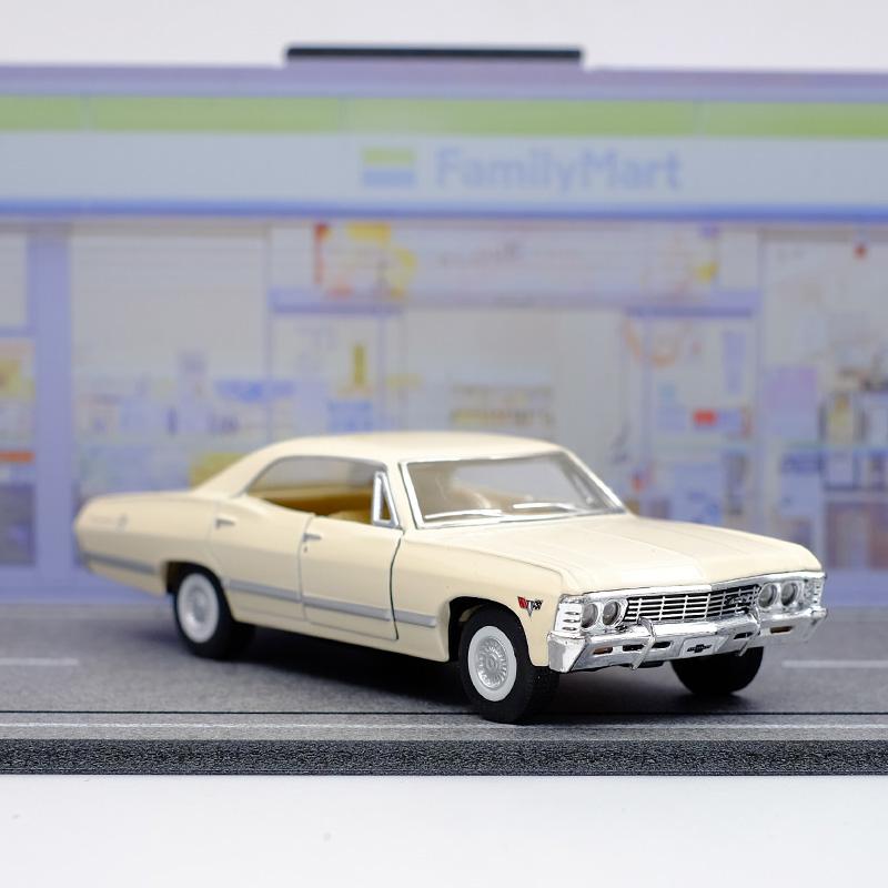 Kinsmart 1967 Chevrolet Impala Сплав Литой Модель Автомобиля 1/43 Игрушка С Инерционным Механизмом Для Детских Подарков Коллекция Игрушек