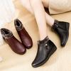 Winter Mother Cotton Shoes Velvet Warm In the Elderly Flat Boots Elderly Leather Shoes Soft Sole Non-slip Middle-aged Women's Shoes