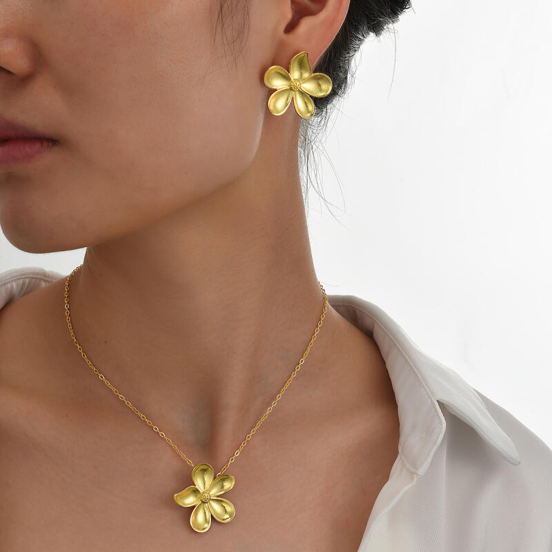 2Pcs/Set Exquisite Flower Pendant Necklaces Earrings for Women Bohe Gold Color Matte Petal Necklace Earrings Jewelry Accessories