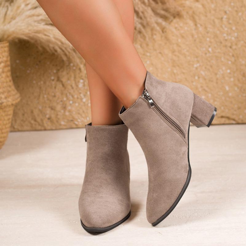 Замшевые Модные Ботильоны на Среднем Каблуке Большого Размера с Острым Носком 2025 Зима Новые Мартинсы на Толстом Каблуке для Женщин