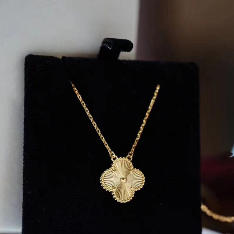 Легкое роскошное ожерелье с подвеской в виде четырехлистного клевера, рябчика, красного агата и малахита на золотой цепочке