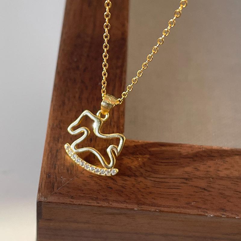 1/2Pcs Fashion Cute Shiny Zircon Hollowed-Out Wooden Horse Pendant Necklace For Woman Girls Collarbone Chain Jewelry Gift