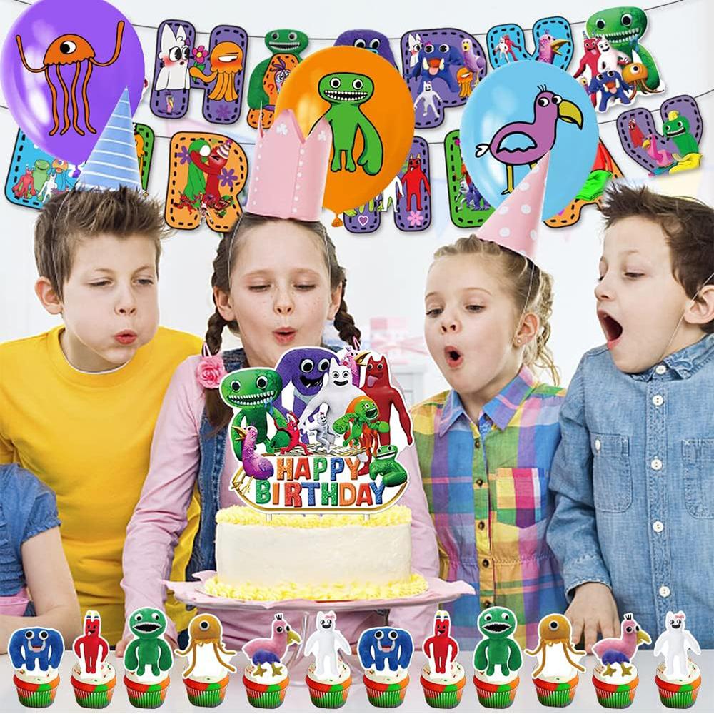 Декорации для тематической вечеринки «Сад Банбана» включают воздушные шары для торта и баннера.