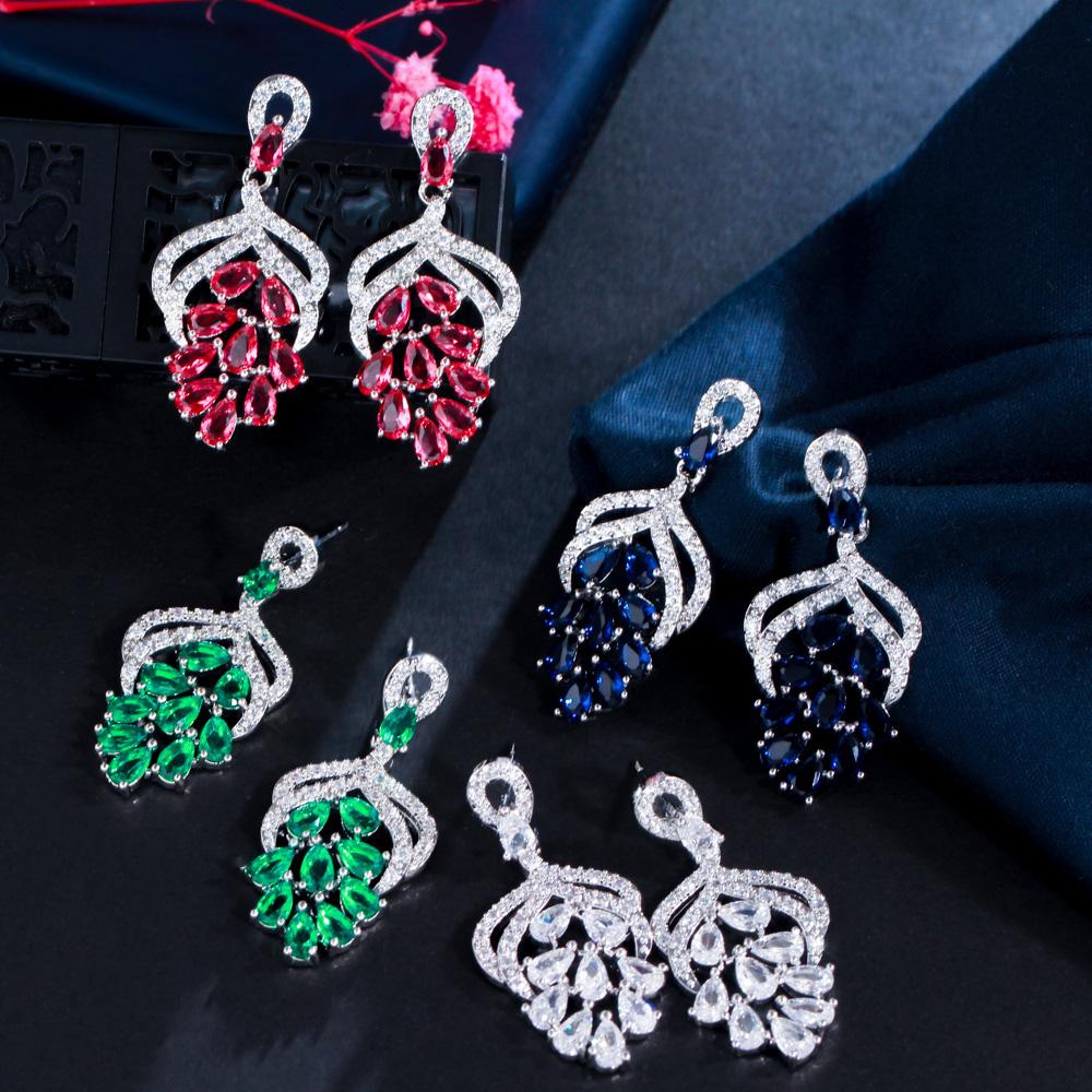 Серьги-капли CMM в форме виноградного цветка изумрудно-зеленого цвета с цирконием