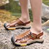2025 сандалии мужские новые кожаные летние дышащие нескользящие туфли мягкая подошва водонепроницаемые с закрытым носком повседневные сандалии пляжная обувь