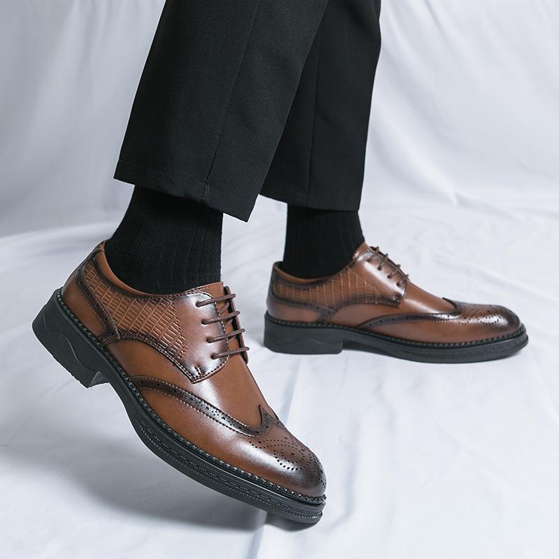 2024 New Spring Men's Business Brogues Shoes High Grade Pointed Toe Vintage Genuine Leather Shoes Men Formal Wear Oxford Shoes