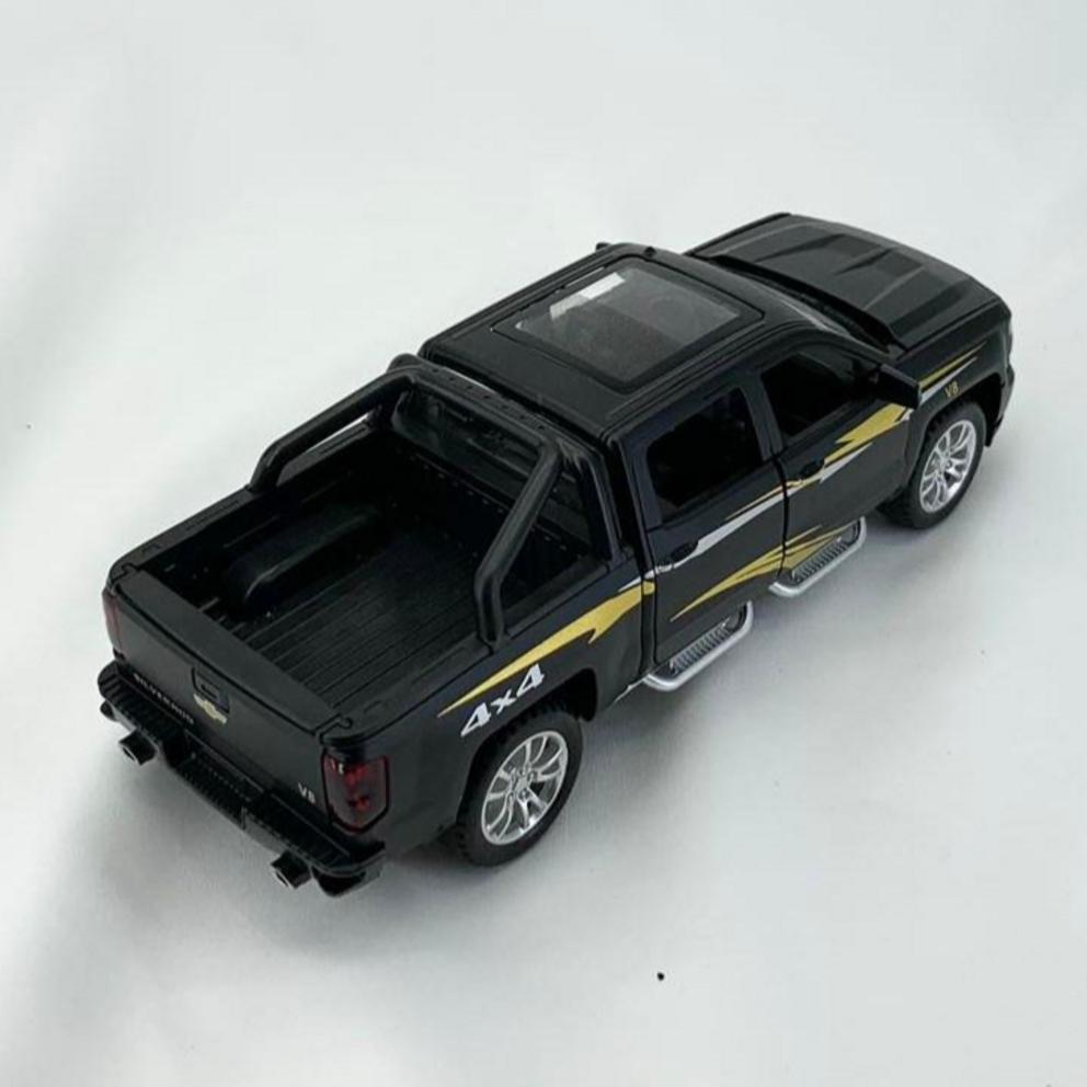 1:32 Chevrolet Silverado SUV Diecast Model Toy Car