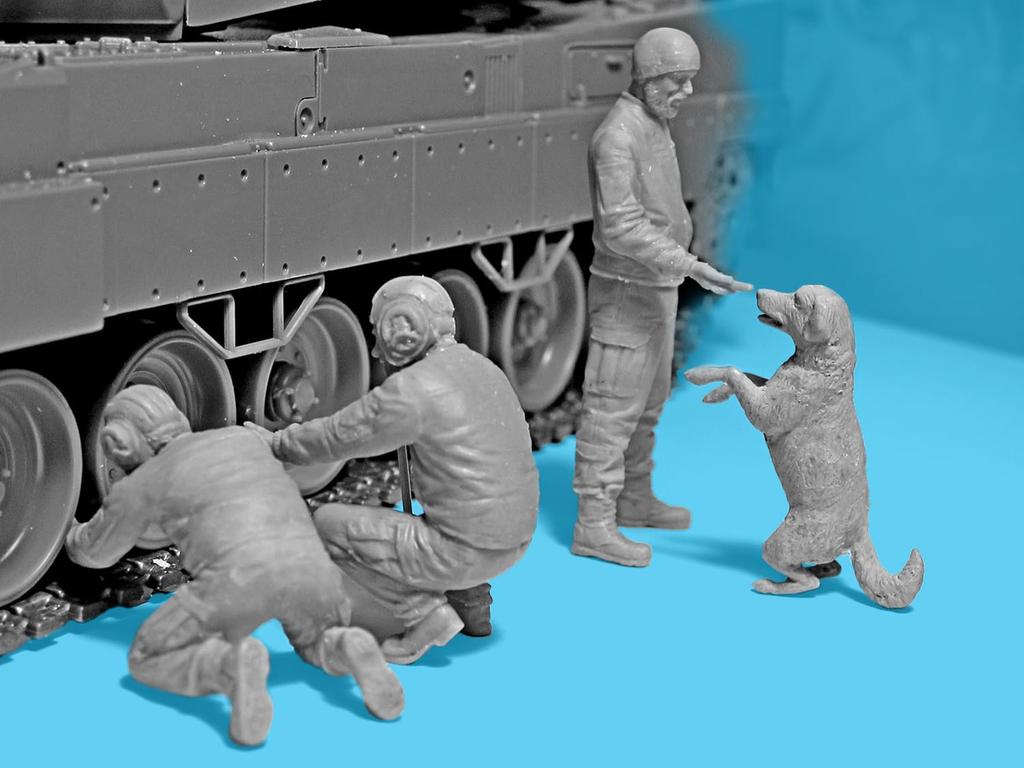 ICM 1/35 Украинский танковый экипаж Леопард Пластиковая модель 35757 (Человек и Животное)