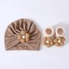 Вязаный комплект для младенца: шапка и носочки Стильный набор шапки и носочков для новорожденных до 12 месяцев Идеально подходит для любого случая