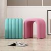 Замшевый арочный табурет — универсальный дизайн для гостиной, спальни или столовой
