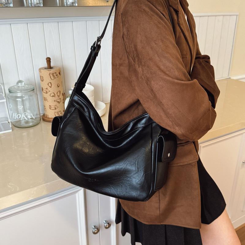Large Capacity Bag Women's Autumn and Winter Retro Versatile Simple Shoulder Messenger Bag Commuter Tote Bag