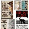 Забавная табличка для козьей фермы - Держите ворота закрытыми, Металлическая жестяная/алюминиевая предупреждающая табличка для забора фермерского дома, стены дома и ворот