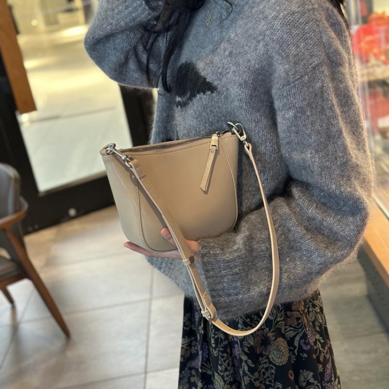 Women's Premium Sense Niche Small Baotou Layer Cowhide Women's Shoulder Crossbody Bag