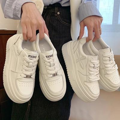 Кожаные белые туфли Женская обувь Ранняя весна Новые туфли на толстой подошве для увеличения роста Повседневная обувь Женская спортивная обувь