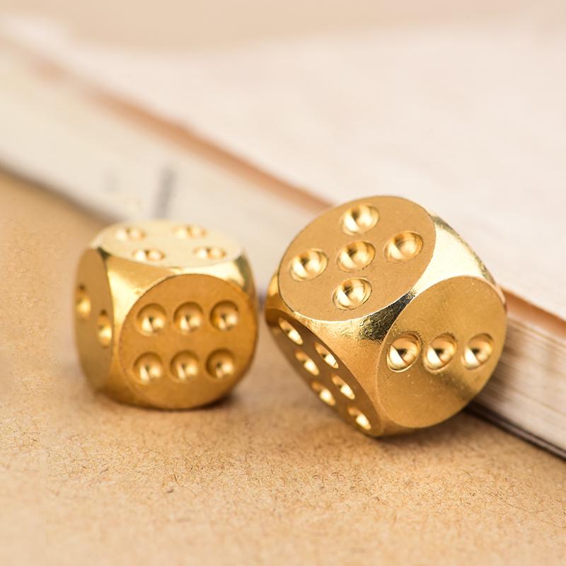 6 шт. 15 мм Сплошной Латунный Золотой Металлический Кубик - Ручная Полировка 6-Сторонний Высококачественный Игровой Кубик Игрушка для Снятия Стресса Семейное Собрание