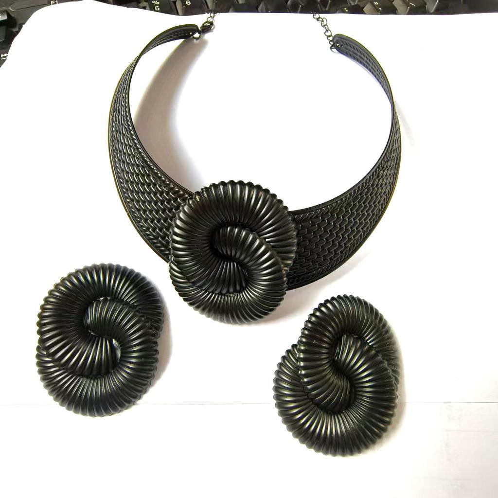 Vintage Geometric Twisted Thread 8 Digital Flower Collar Personality Exaggerated Corrugated Women's Necklace