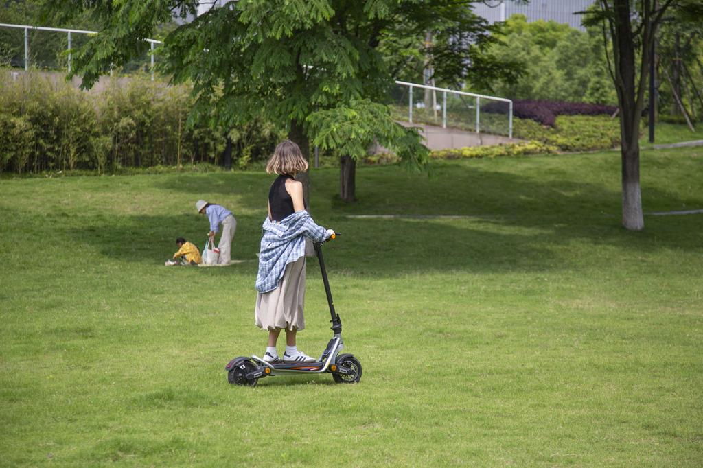 KuKirin A1 800W E-Scooter, High Speed 45km/h, 3 Speed Modes, Cruise Control, LED Display, Foldable Frame, Strong Steel Material