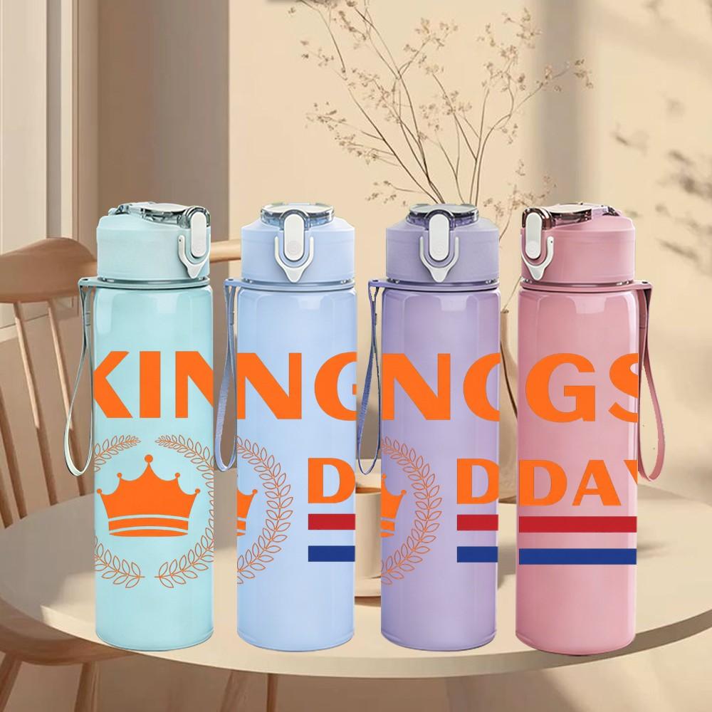 1PC Kings Day Crown Logo 750ml Color Plastic Sports Water Bottle Leakproof Flip Straw Lid Suitable for Sports Office Home Use