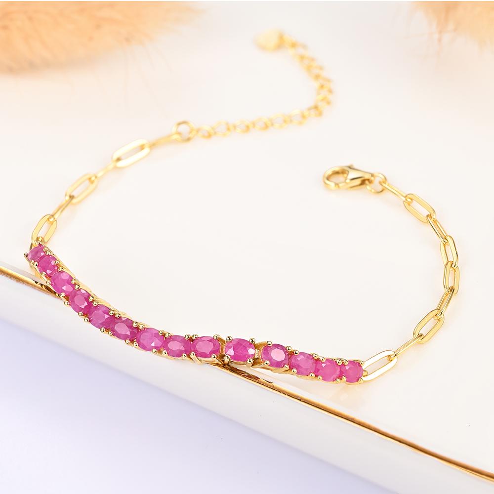 Роскошный женский браслет из серебра 925 пробы с натуральными вставками из рубина овальной формы 3*4 мм. Классические изысканные украшения для подарка на день рождения.